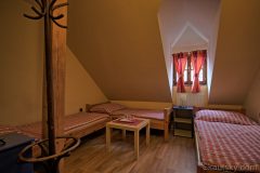 Izby s kúpeľňou na chodbe