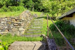 Schody hore na záhradu