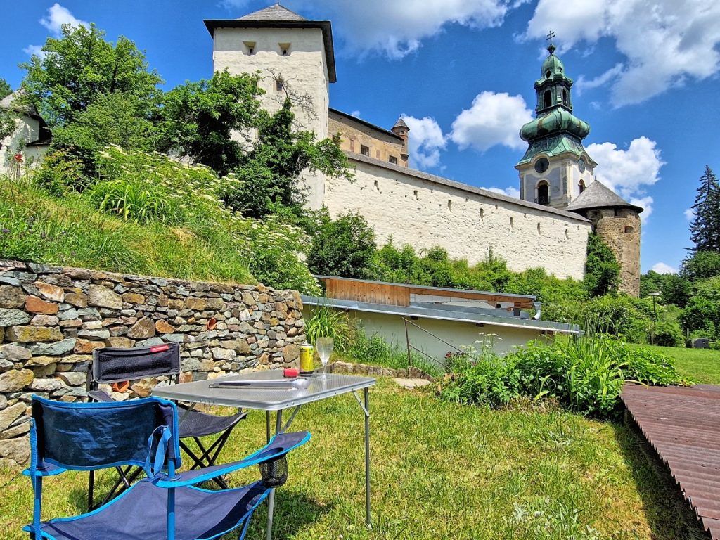 Breakfast under the Old Castle
