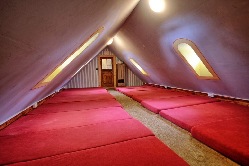 Zdieľané dormitórium Lacné ubytovanie hostel Skautský dom Banská Štiavnica centrum